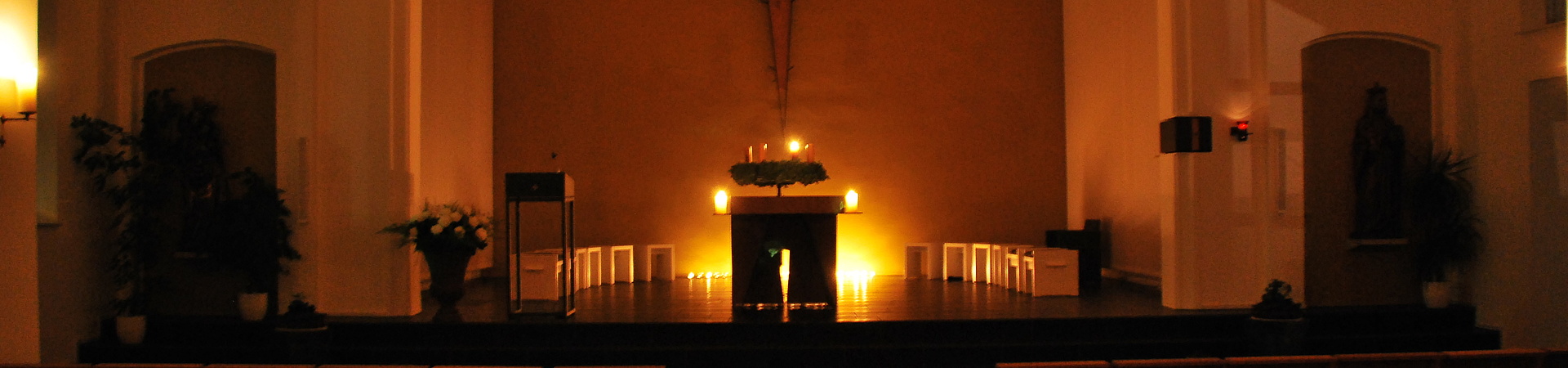 Vigilfeier in St Marien Bad Essen - Kerzen erleuchten die Kirche