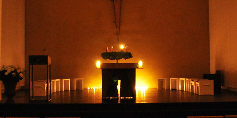 Vigilfeier in St Marien Bad Essen - Kerzen erleuchten die Kirche